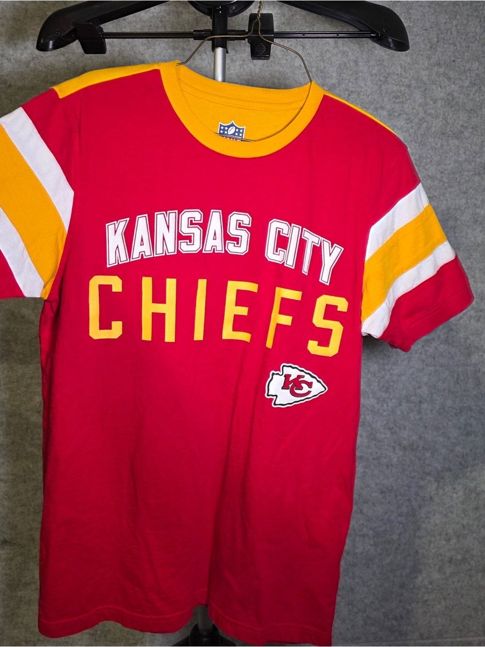 NFL Kansas City Chiefs Red and Yellow Short Sleeve Tee Size Small
